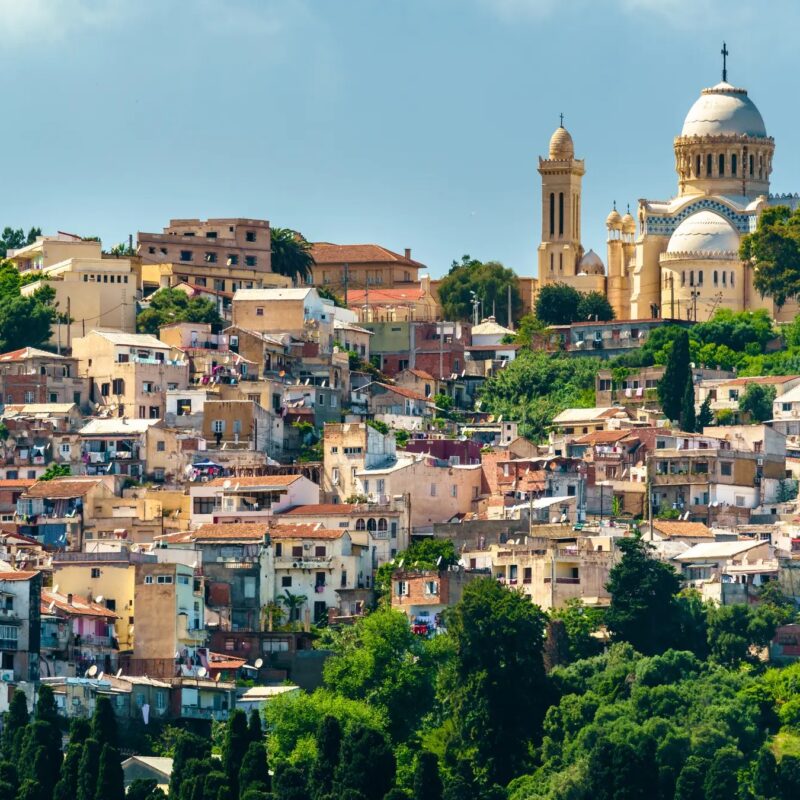 Faire ses soins dentaires en Algérie, est-ce risqué ? Réponses pour les patients français et algériens expatriés