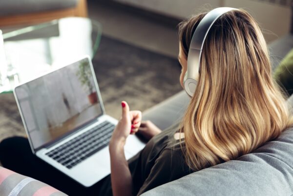 Téléconsultation et contrôle à distance après traitement dentaire en Algérie à Alger depuis la France